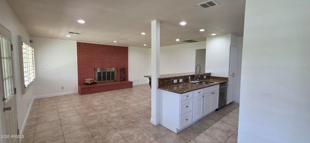 5201 W ROYAL PALM Road, Glendale, AZ 85302
