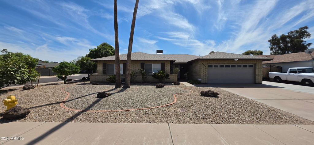 5201 W ROYAL PALM Road, Glendale, AZ 85302
