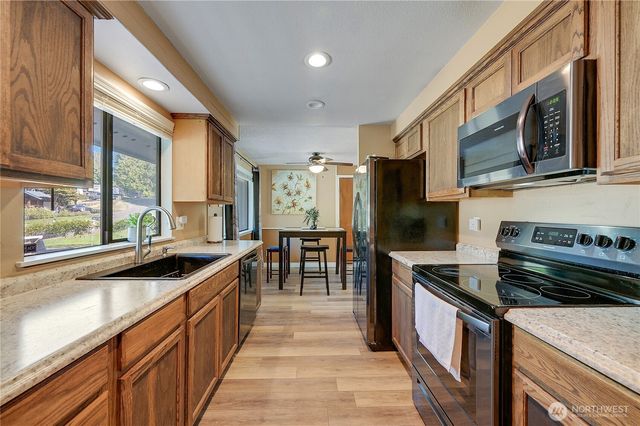 6910 E Cascade Drive, Port Orchard, WA 98366