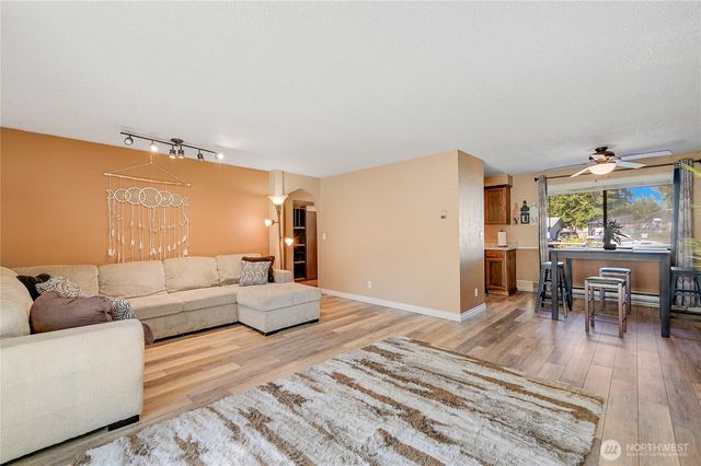 6910 E Cascade Drive, Port Orchard, WA 98366
