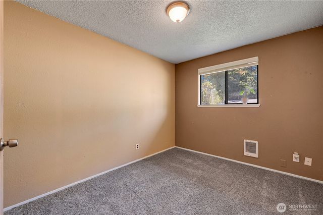 6910 E Cascade Drive, Port Orchard, WA 98366