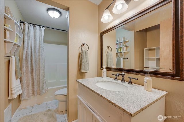 6910 E Cascade Drive, Port Orchard, WA 98366