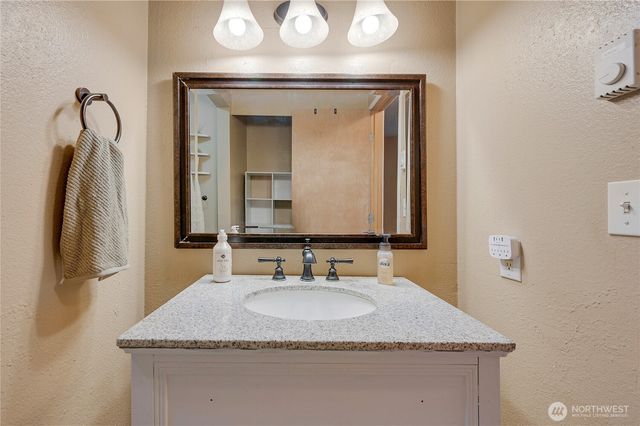 6910 E Cascade Drive, Port Orchard, WA 98366