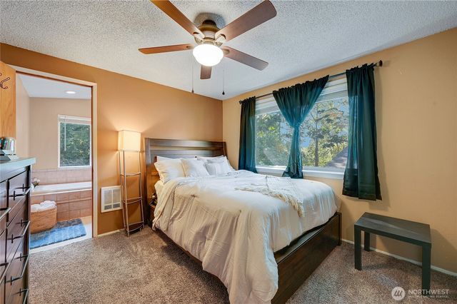 6910 E Cascade Drive, Port Orchard, WA 98366