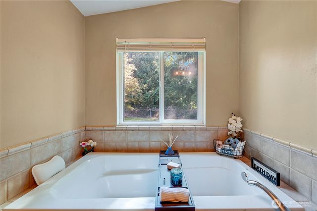 6910 E Cascade Drive, Port Orchard, WA 98366