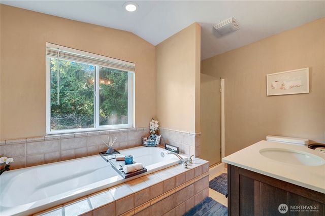 6910 E Cascade Drive, Port Orchard, WA 98366