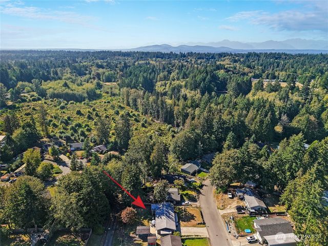 6910 E Cascade Drive, Port Orchard, WA 98366