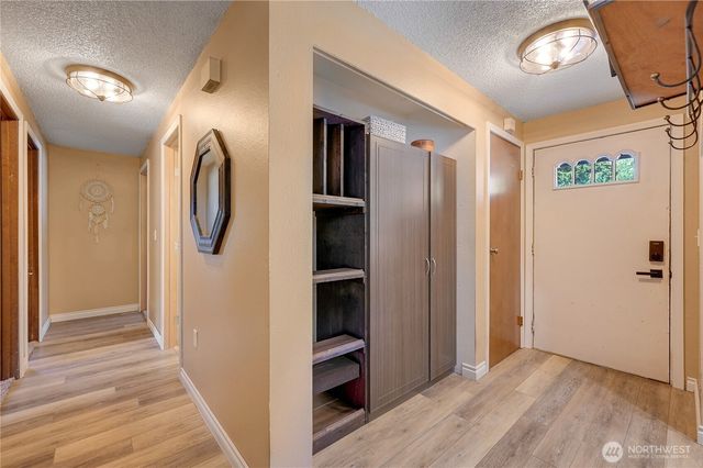 6910 E Cascade Drive, Port Orchard, WA 98366