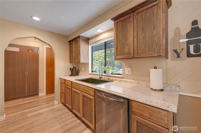 6910 E Cascade Drive, Port Orchard, WA 98366