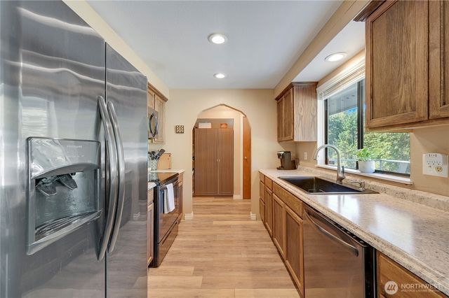 6910 E Cascade Drive, Port Orchard, WA 98366