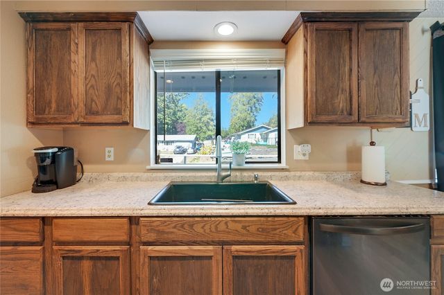 6910 E Cascade Drive, Port Orchard, WA 98366