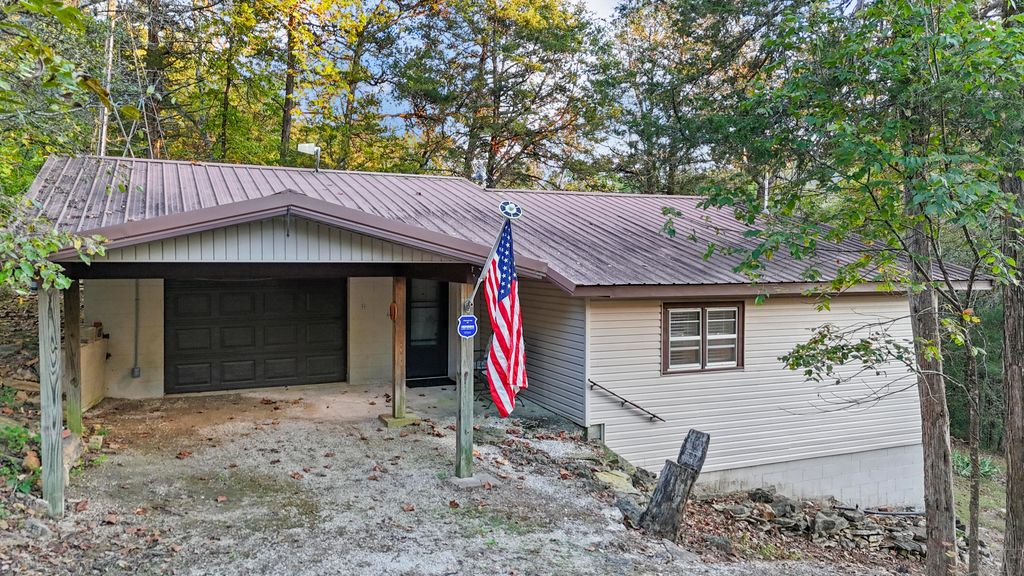 28077 Farm Road 1220, Eagle Rock, MO 65641