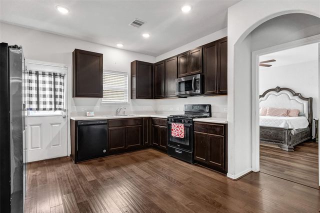 9830 Yanet Grove Lane, Houston, TX 77044