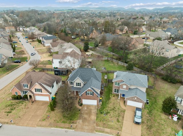 1727 Freiburg Dr, Spring Hill, TN 37174