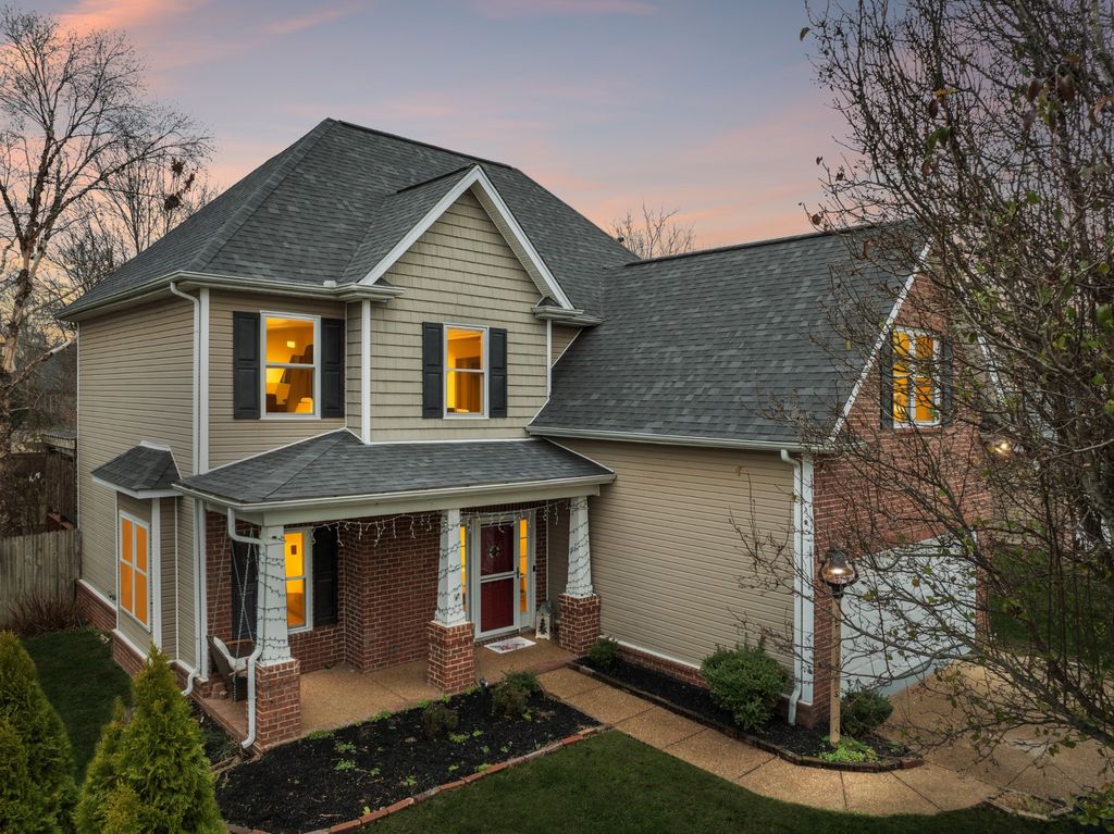 1727 Freiburg Dr, Spring Hill, TN 37174