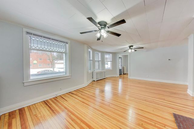 1638 Oakwood Avenue, Des Plaines, IL 60016