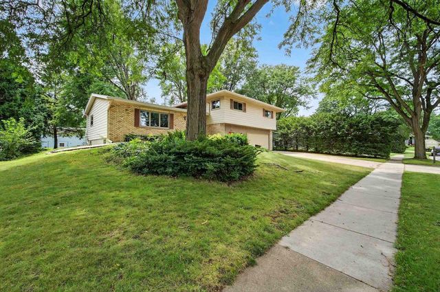 7013 Cardinal Drive, Middleton, WI 53562