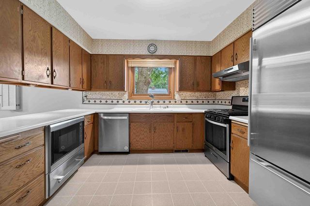 7013 Cardinal Drive, Middleton, WI 53562