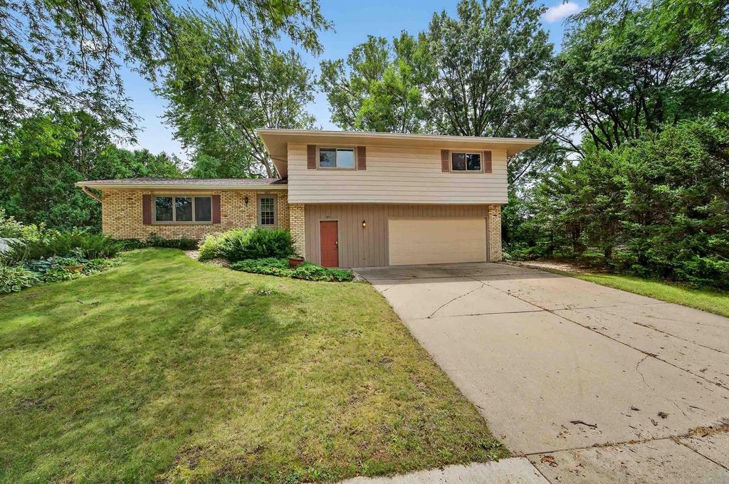 7013 Cardinal Drive, Middleton, WI 53562
