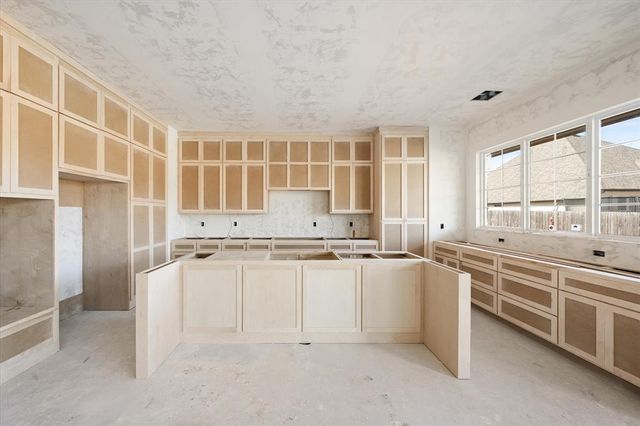 10045 SW 27th Street, Yukon, OK 73099