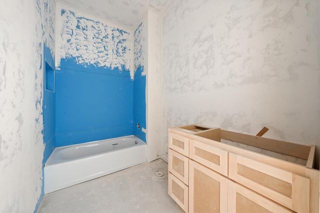 10045 SW 27th Street, Yukon, OK 73099