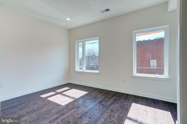 2478 EMERALD ST, Philadelphia, PA 19125