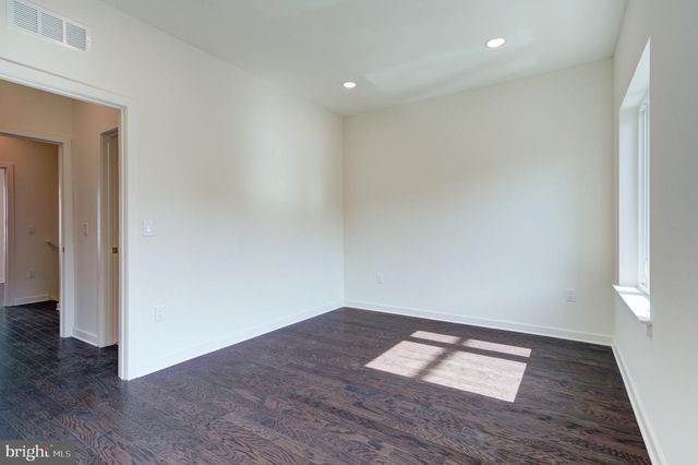 2478 EMERALD ST, Philadelphia, PA 19125