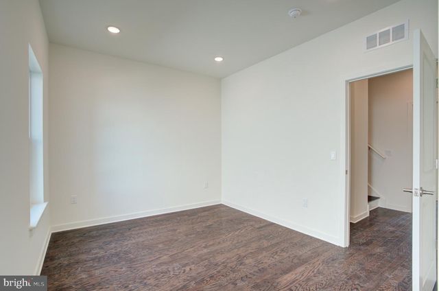 2478 EMERALD ST, Philadelphia, PA 19125