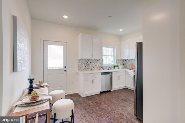 2478 EMERALD ST, Philadelphia, PA 19125