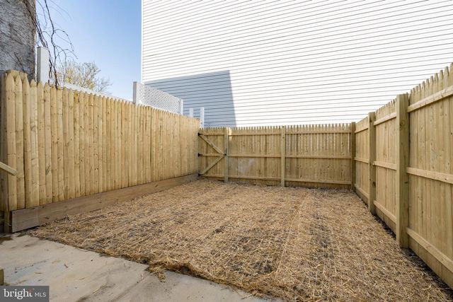 2478 EMERALD ST, Philadelphia, PA 19125