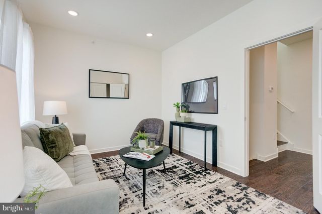 2478 EMERALD ST, Philadelphia, PA 19125