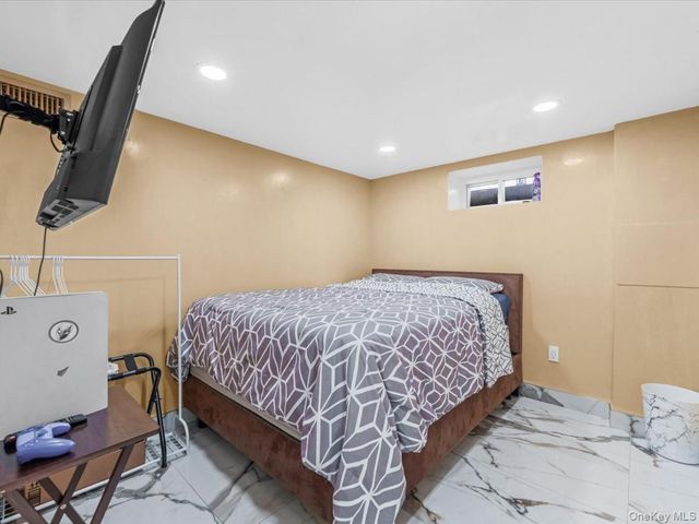 2510 2nd Avenue, East Meadow, NY 11554
