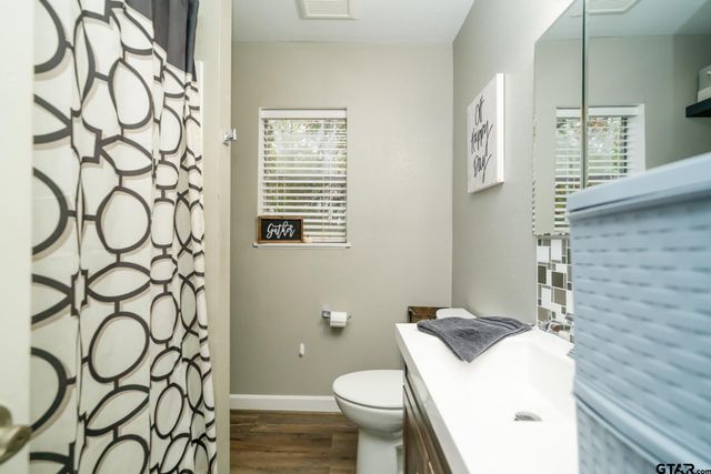 208 E Center ST, White Oak, TX 75693