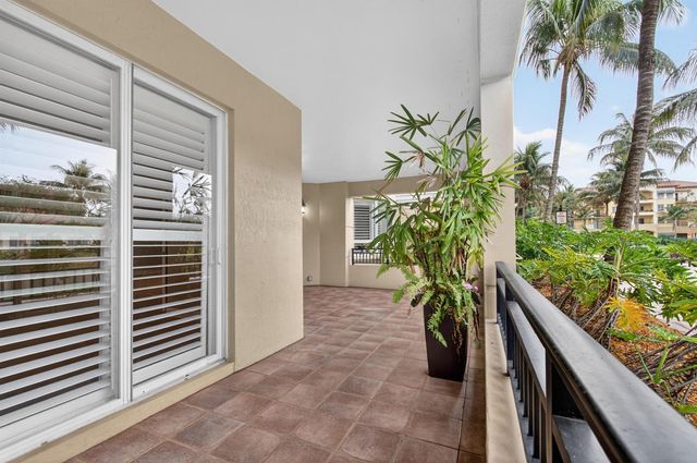 16135 Emerald Estates Drive 164, Weston, FL 33331