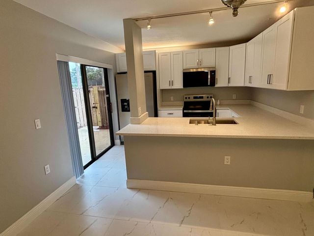 2435 24th Way, West Palm Beach, FL 33407