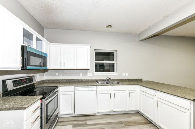 4120 Orchard Valley Lane, Indianapolis, IN 46235