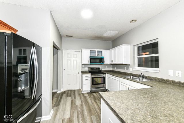 4120 Orchard Valley Lane, Indianapolis, IN 46235