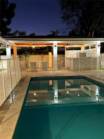 18632 SW 93rd Ct, Cutler Bay, FL 33157