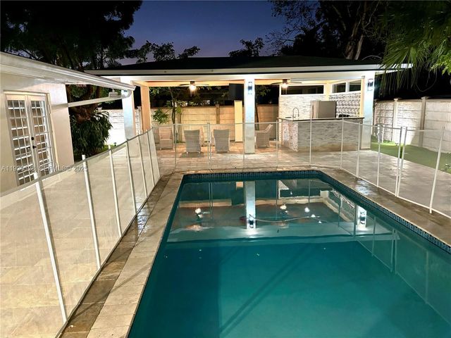 18632 SW 93rd Ct, Cutler Bay, FL 33157