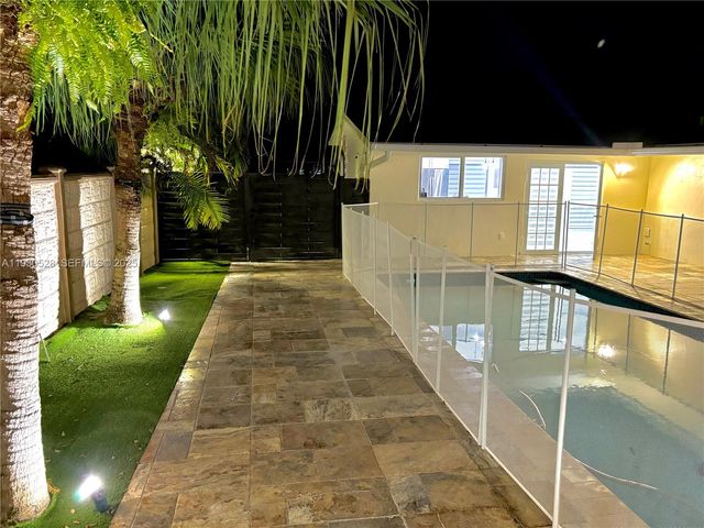 18632 SW 93rd Ct, Cutler Bay, FL 33157