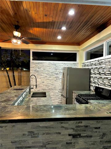 18632 SW 93rd Ct, Cutler Bay, FL 33157