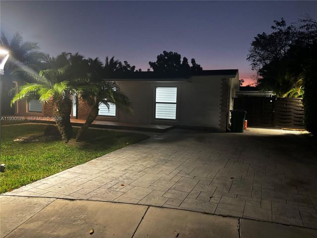 18632 SW 93rd Ct, Cutler Bay, FL 33157