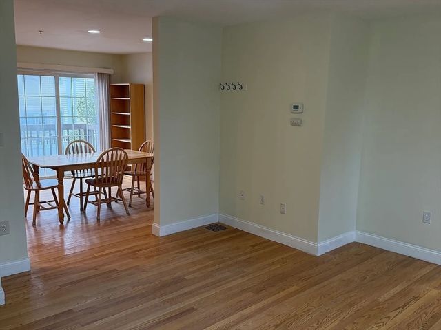 30 Russell St 5, Waltham, MA 02453