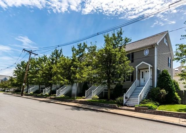 30 Russell St 5, Waltham, MA 02453