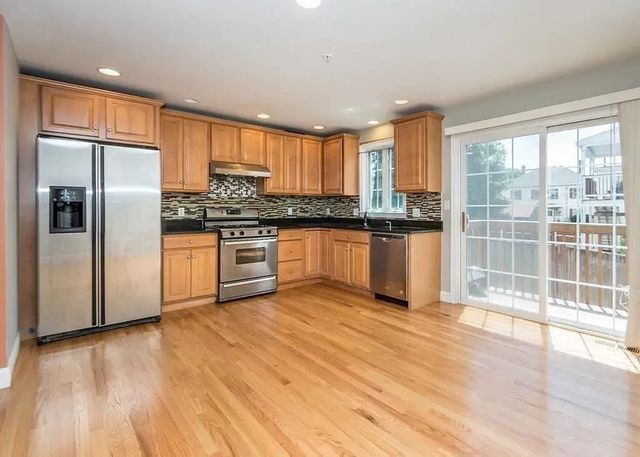 30 Russell St 5, Waltham, MA 02453