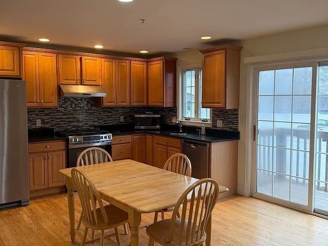 30 Russell St 5, Waltham, MA 02453