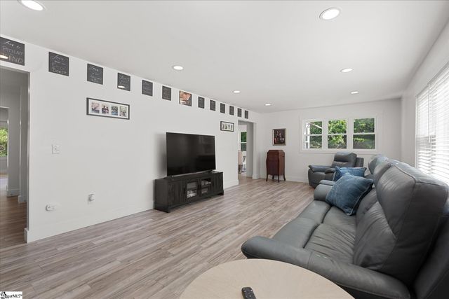 1906 417 Highway, Woodruff, SC 29388