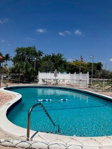22 SE 3rd Ter 2, Dania Beach, FL 33004