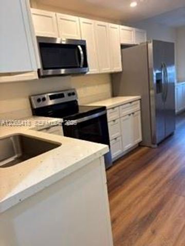 22 SE 3rd Ter 2, Dania Beach, FL 33004
