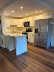 22 SE 3rd Ter 2, Dania Beach, FL 33004
